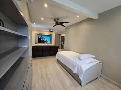 a bedroom with a bed and a ceiling fan at Moderno apartamento vista al mar y al lago piso 10 in Cartagena de Indias