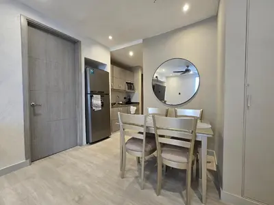a kitchen and dining room with a table and a mirror at Moderno apartamento vista al mar y al lago piso 10 in Cartagena de Indias