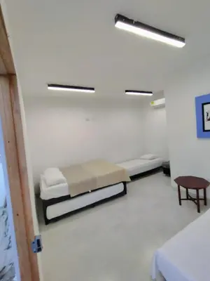 a hospital room with a bed and a table at Villa Colibrí in Santa Marta