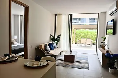 a living room with a couch and a table at “Lujoso Apto con Piscina, Terraza Privada y Salida a la Playa” in Cartagena de Indias