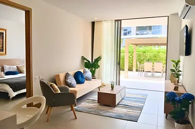 a living room with a couch and a table at “Lujoso Apto con Piscina, Terraza Privada y Salida a la Playa” in Cartagena de Indias