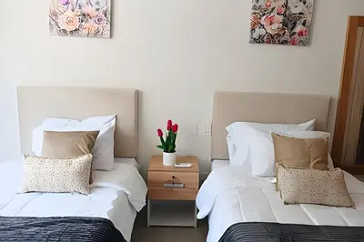two beds sitting next to each other in a bedroom at “Lujoso Apto con Piscina, Terraza Privada y Salida a la Playa” in Cartagena de Indias