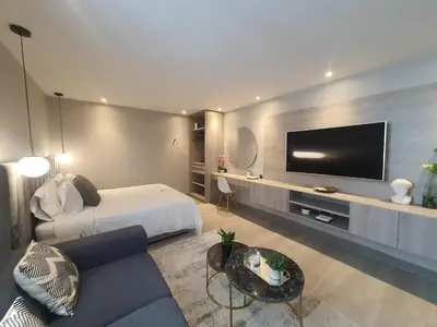 a hotel room with a bed and a flat screen tv at Moderna suite frente al lago cerca a la playa in Cartagena de Indias