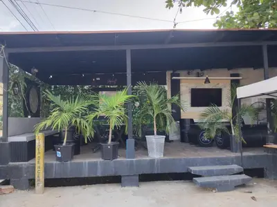 a group of palm trees inront of a trailer at Los paragüitas in Cartagena de Indias