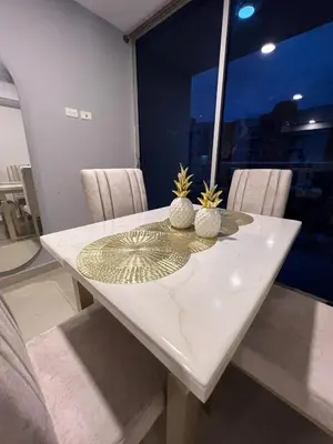 a white table with two plants on top of it at Exclusivo apartamento art zona norte in Cartagena de Indias