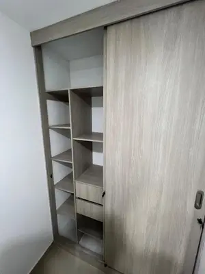 a closet with a wooden door in a room at Exclusivo apartamento art zona norte in Cartagena de Indias
