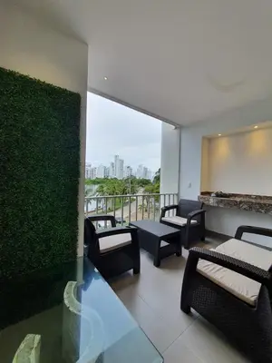 a room with chairs and a balcony with a view at Apartamento con balcón y vista al lago in Cartagena de Indias