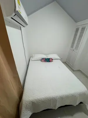 a small bedroom with a bed in a room at Edificio frente a la playa en cartagena, marbella in Cartagena de Indias