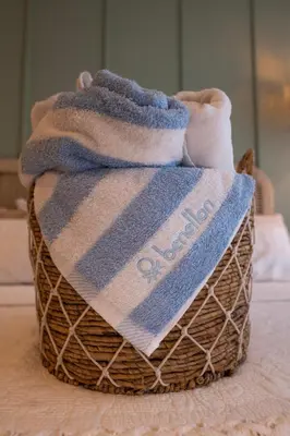 a basket filled with towels sitting on a table at Disfruta el espectáculo de la bahía in Cartagena de Indias