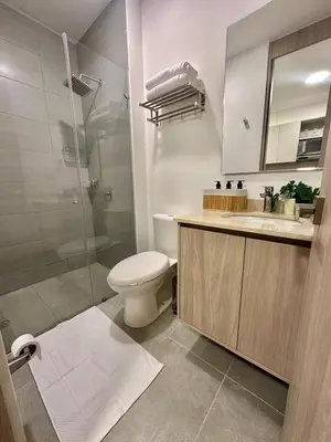 a bathroom with a toilet and a sink and a shower at Apartamento de lujo en Santa Marina Santa Marta in Santa Marta