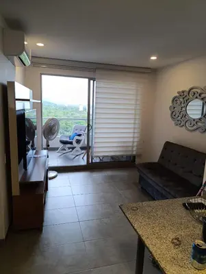 a living room with a couch and a television at Estrene en Santa Marta vía Barranquilla a 10 minutos aeropuerto, acceso y vista al mar in Santa Marta