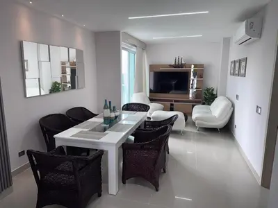 a living room with a white table and chairs at Apartamentos Mi Reserva OK - Arrecife in Coveñas