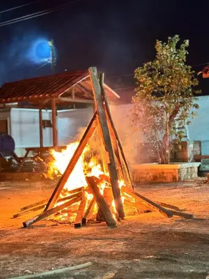 a frame on fire in the street at night at Quinta San Gabriel House in Turbaco