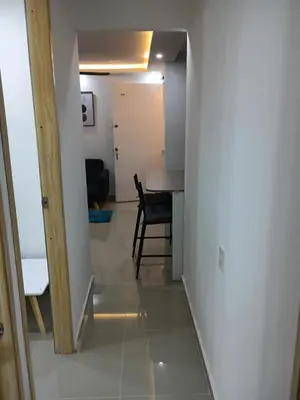 a hallway leading to a room with a table and chairs at Espectacular apartamento amoblado en BARRANQUILLA in Barranquilla