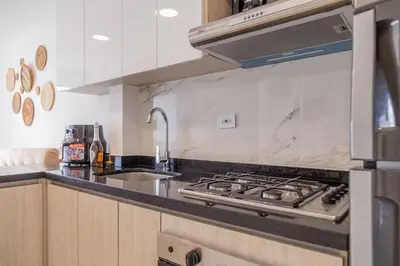 a kitchen with a stove and a sink at Cartagena Económica con Estilo y Comodidad in Cartagena de Indias