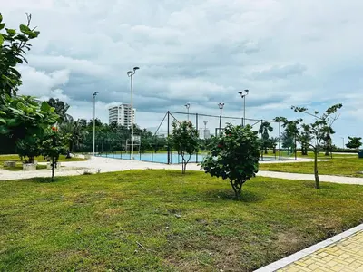 a park with a tree in the middle of a field at Amazing loft - 2 minutes from the airport! in Cartagena de Indias