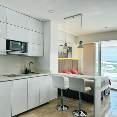 Amazing loft - 2 minutes from the airport!