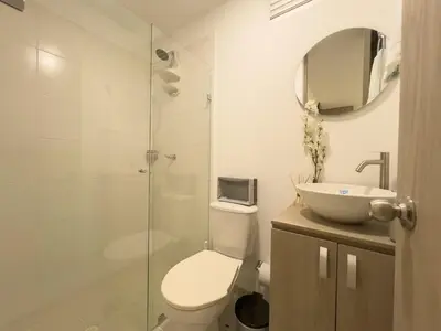 a bathroom with a toilet and a sink and a shower at 2 cuartos AC y piscina in Cartagena de Indias