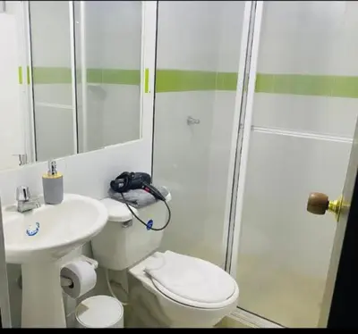 a bathroom with a shower and a toilet and a sink at Apartamento en Barranquilla in Barranquilla