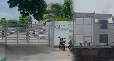 a motorcycle parked in front of a garage at Apartamento en Barranquilla in Barranquilla
