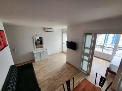 a living room with a couch and a mirror at Departamento con vista al mar in Cartagena de Indias
