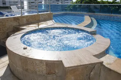 a large swimming pool in a building at Alojamiento en Torres del Lago in Cartagena de Indias