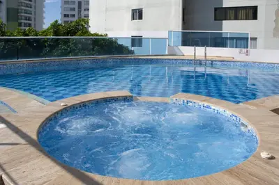 a large swimming pool in a building at Alojamiento en Torres del Lago in Cartagena de Indias