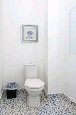 a bathroom with a toilet and a picture on the wall at Acantilado getsemani recomendado para familias in Cartagena de Indias
