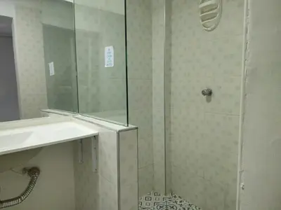 a bathroom with a shower with a sink and a mirror at Acantilado getsemani recomendado para familias in Cartagena de Indias