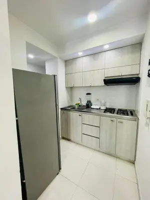 a kitchen with stainless steel cabinets and a refrigerator at apartamento lindo in Cartagena de Indias