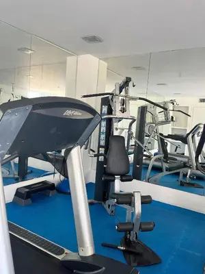 a gym with several treadmills and a treadmill at Duplex con Piscina privada en Centro Histórico in Cartagena de Indias