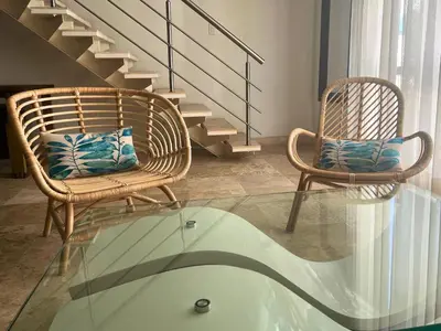 two wicker chairs and a glass table in a room at Duplex con Piscina privada en Centro Histórico in Cartagena de Indias