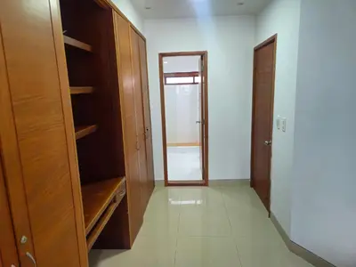 a room with a closet and a door and a hallway at Migo in Cartagena de Indias