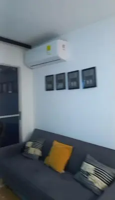 a blue couch with yellow pillows in a living room at Hermoso apartamento in Cartagena de Indias