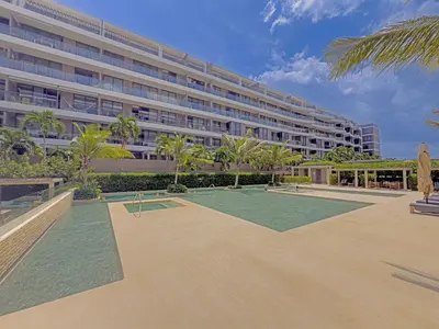 a large building with a pool in front of it at Apart Suítes Stay Morros EOS - Acceso directo a la playa in Cartagena de Indias