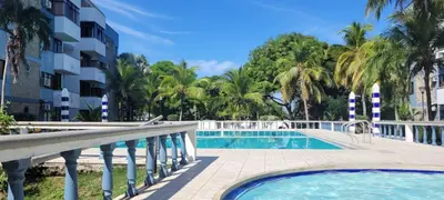 a resort swimming pool with palm trees and a building at Vikingos de Tolú, a un Salto de las Islas in Tolú