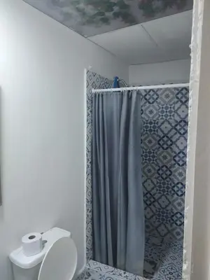 a bathroom with a shower curtain and a toilet at Getsemani ballestrinqe in Cartagena de Indias