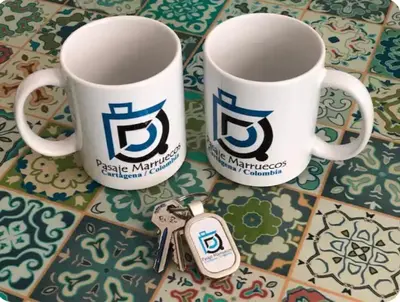 two coffee mugs and a pair of keys on a table at Getsemani ballestrinqe in Cartagena de Indias