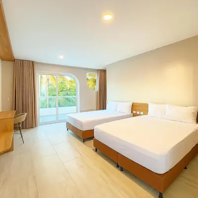 a hotel room with two beds and a window at Stanza Del Mar in Coveñas