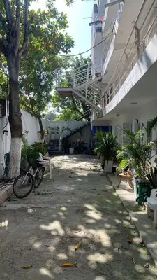 a bike parked next to a building with a tree at Cómodo & Económico Apartamento en La Boquilla Zona Norte Cartagena in Cartagena de Indias