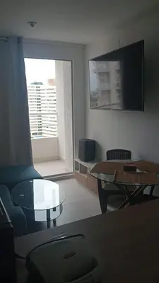 a living room with a couch and a table and a window at APTO A 5 MIN CAMINANDO PLAYAS DE MARBELLA y A 20 MIN DE MURALLAS in Cartagena de Indias