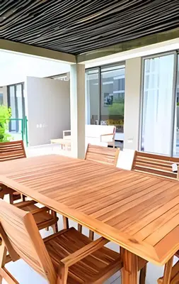 a wooden table and chairs in a room at Exclusivo Apto, Piscina Privada y Salida a playa in Cartagena de Indias