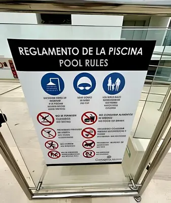 a sign for a restroom in a store at Suite con Vista al Mar en Cartagena 1106CB in Cartagena de Indias
