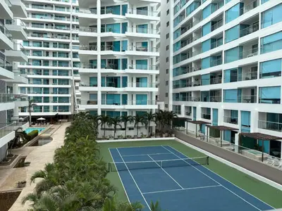 an apartment tennis court in front of a large apartment building at Apartamento en Cartagena a pasos de la Playa in Cartagena de Indias