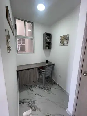 a home office with a desk and a window at Apto Hermoso Samu in Barranquilla