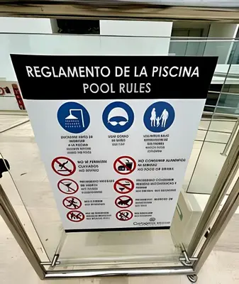 a sign for a restroom in a building at Apartamento Moderno en Cartagena 1546 in Cartagena de Indias
