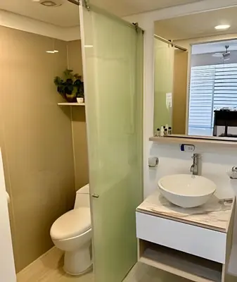 a bathroom with a toilet and a sink at Suite con vista al mar Cartagena CB808 in Cartagena de Indias