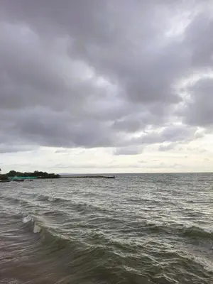 a view of the ocean on a cloudy day at Amplio y Luminoso Apto en Tolú in Santiago