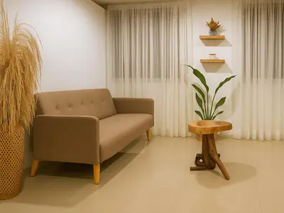 a living room with a chair and a potted plant at Hermoso apartamento cerca del Hotel Las Americas y Playa Azul in Cartagena de Indias