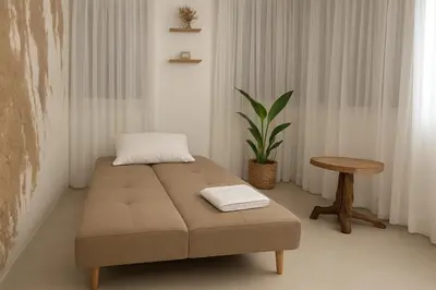 a bed in a room with a table and a plant at Hermoso apartamento cerca del Hotel Las Americas y Playa Azul in Cartagena de Indias